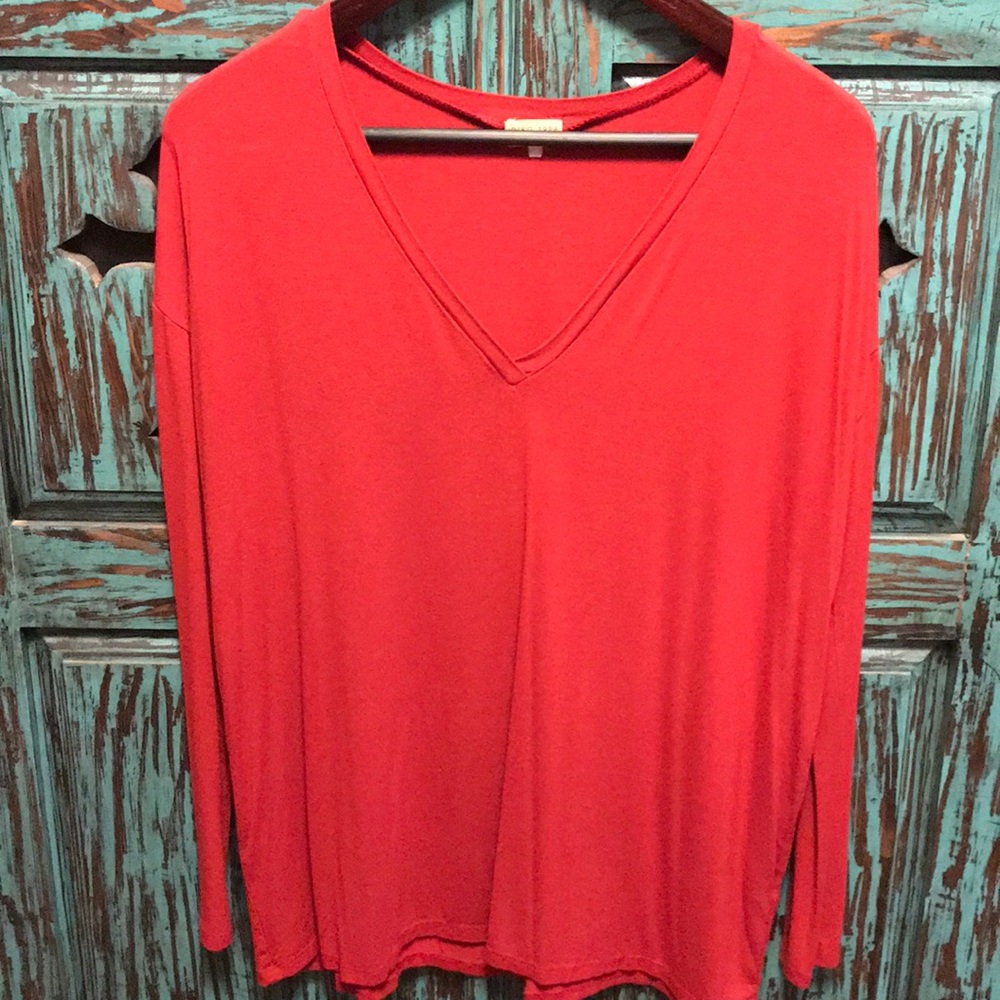 Sold Piko Vneck top